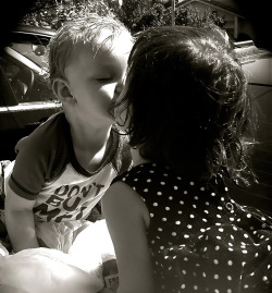 kittyflower7:  My Niece and her little BF. &lt;3 Baby Kisses.  