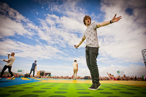 gonnalosemymind:  this is not my photo but i was looking at it and guys LOOK AT JAY’S