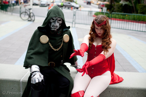 dotcomx:roxannameta:tallestsilver:A photoshoot of Lord Jazor as his own design of Dr. Doom and