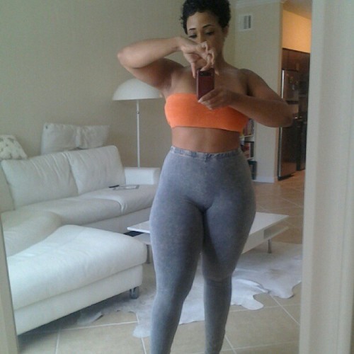 xlhipzntits:  weThicklldamnwd:  Kailynn  Simply Thick!