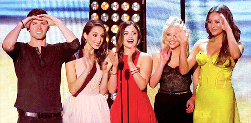 omg-spobyy:  they’re all clapping and being cute and ian decides to look like he’s