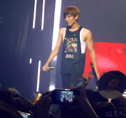 thunderstriking:  eunmin22:  mireutic: Joon and A+ with water guns ♥  LOL at the 3rd GIF XD   LOOOL 