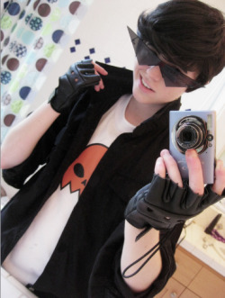 laughingalonewithhomestuck:   gapingfurnace:   normally i hate closet cosplays but this design was too rad to pass up!!however unfortunately i myself am totally lacking in the “cool” departmenthave a dorky photoset anyway!!    um HELLO THERE  