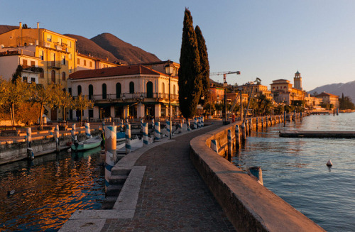 somedayillseetheworld: Lake Garda, Lombardy, Italy (by Spectacolor)