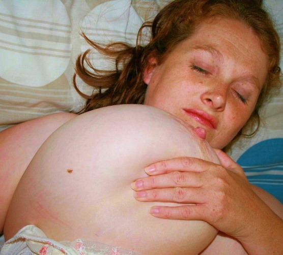 rubbermack66:  boobiesonly:  Do you like MASSIVE TITS?  this is what I like women