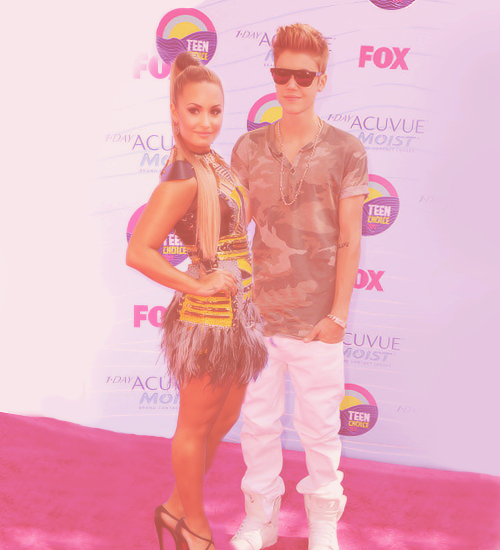 blahblht23-deactivated20160426:   Demi & Justin at the TCA’s 