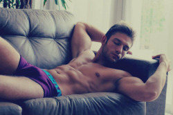 musclepuppysplaypen:  Rest Day.