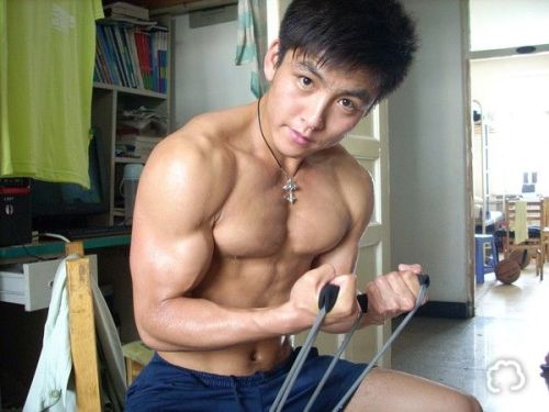 chinitongkalbo:  eating, exercise and looking up.