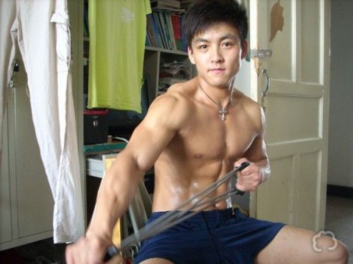 chinitongkalbo:  eating, exercise and looking up.