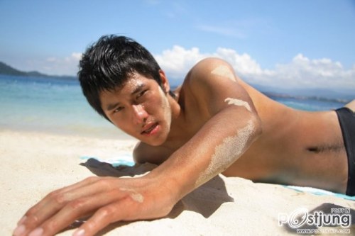 chinitongkalbo:Let’s roll in the sand!