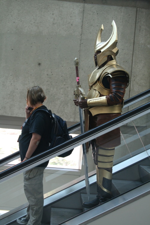 inebriatedpony: omnisam: My two favorite photos I took at comic con this year. Exhibit A: What happe