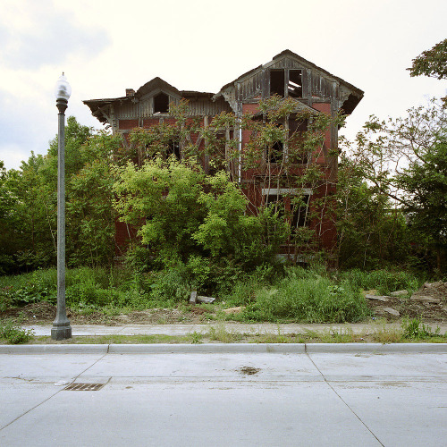 devidsketchbook:  100 ABANDONED HOUSES Photographer adult photos