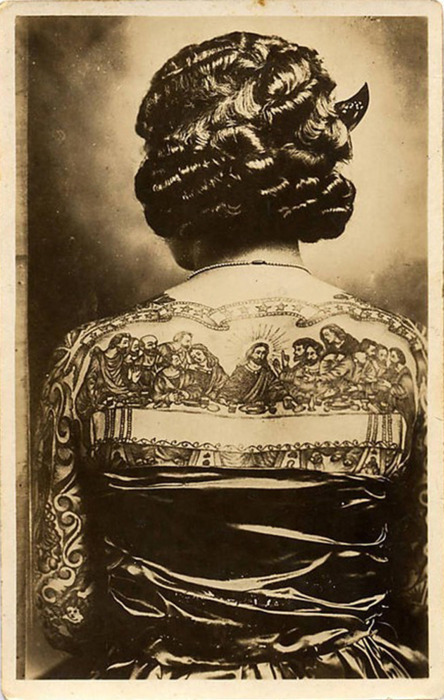 petit-poids:  Artoria Gibbons Artoria was a tattoo attraction that worked for 35 years in circus and carnival sideshows. Artoria was the stage name for Mrs. C. W. (Red) Gibbons.Artoria was born on a farm in upper Wisconsin. Her parents were poor and by