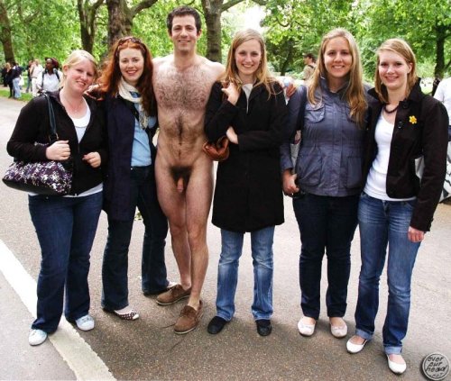 nudeforjoy:  Why can’t we all just get along with nude people?  I like CFNM when nobody i