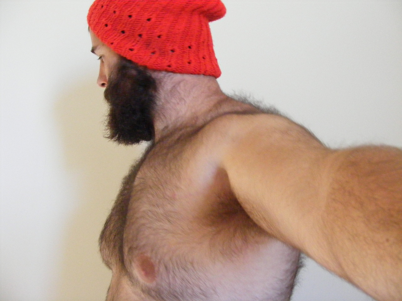 arfabear:  Photo-set 66 This is my favourite beanie. Its hand-knitted and, I’m