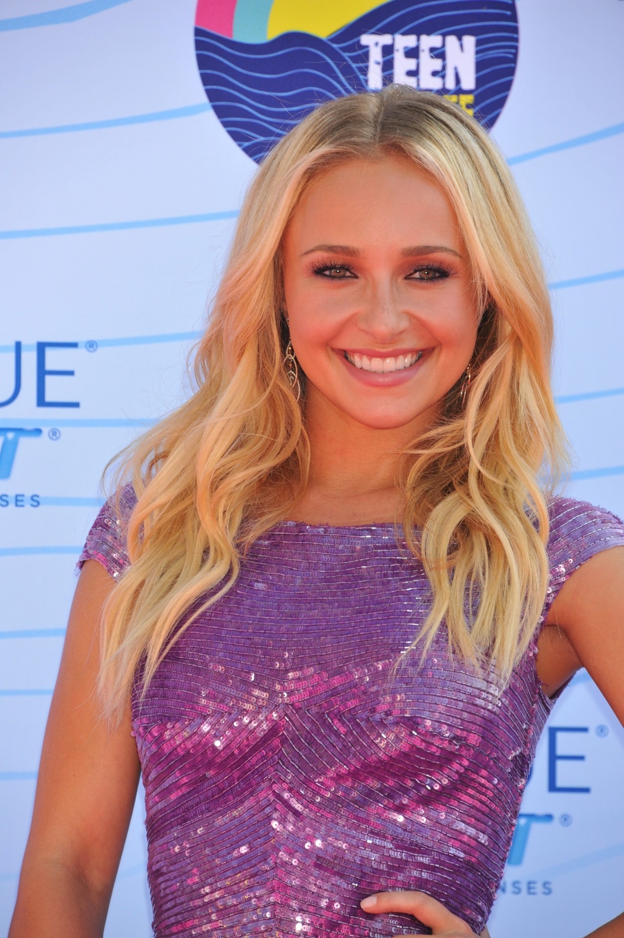 Hayden Panettiere - Teen Choice Awards 2012  Looking all cute, sparkly, &amp;