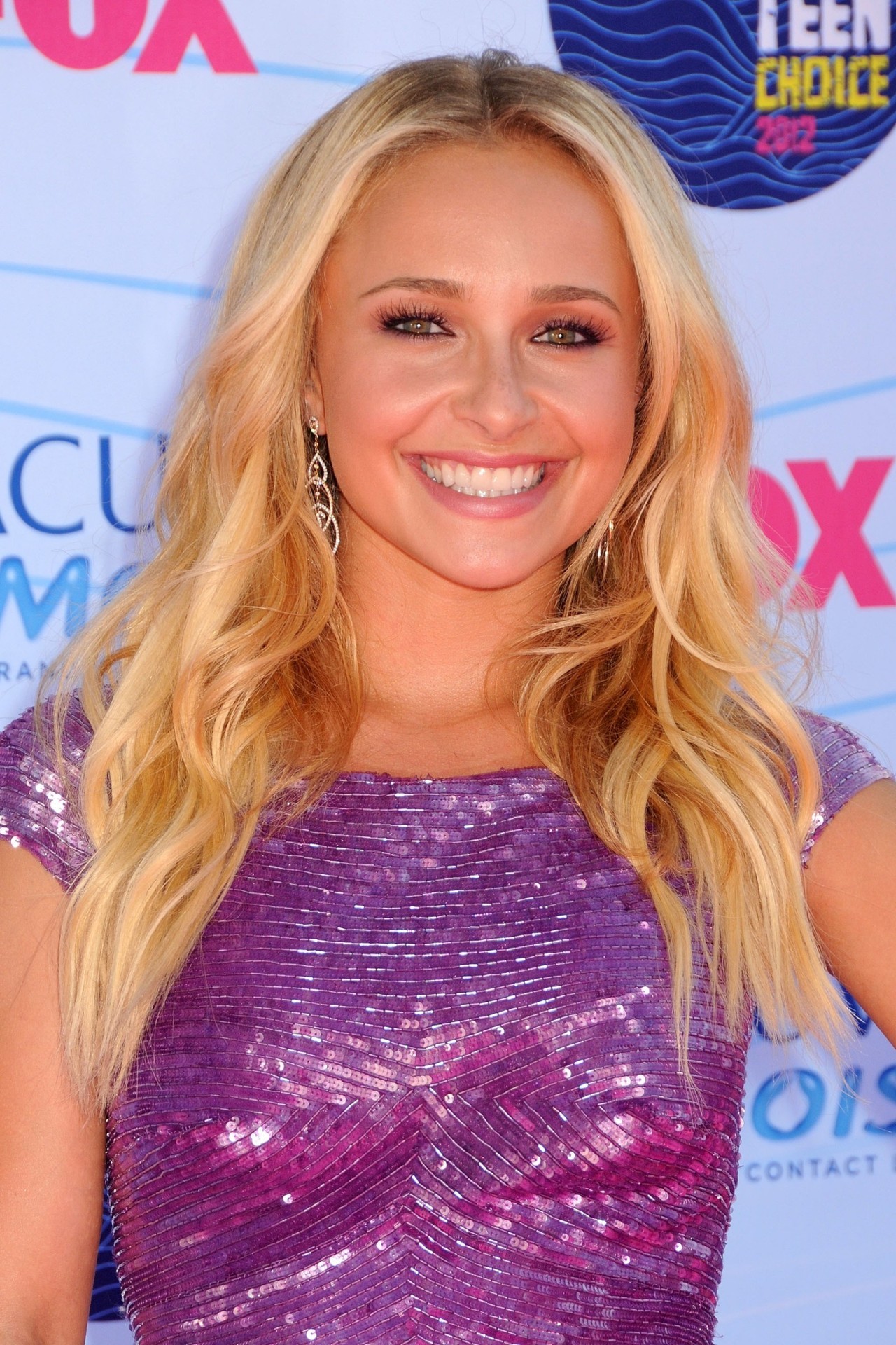 Hayden Panettiere - Teen Choice Awards 2012  Looking all cute, sparkly, &amp;