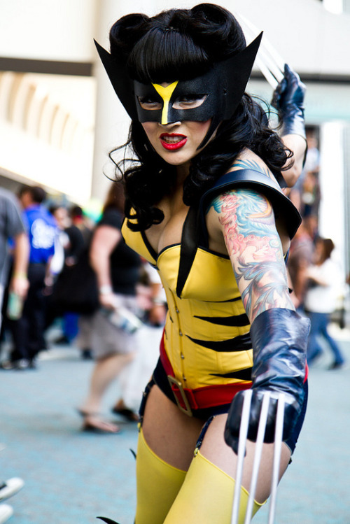 porkiepuss:Female Wolverine … Awesome original cosplay ^_^ … BUT I don’t know who the cosplayer is. 