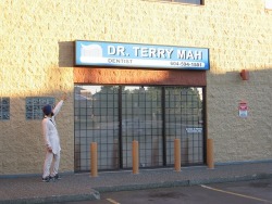 thelastsongsover:  fobbytips:  Dr. Terry Mah :D -S  HAHAHAAHAHAH DYING,  