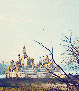 quinnfabrai:  “What kind of world is a world without magic?” 
