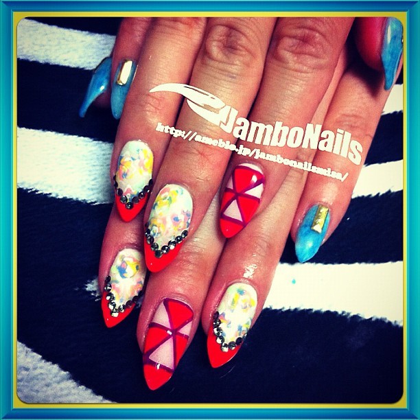 jambonails:
“denim&flower&neon red ¥10,910- #nail #nails #nailart #nailartclub #art #neon #denim (Instagramで撮影)
”