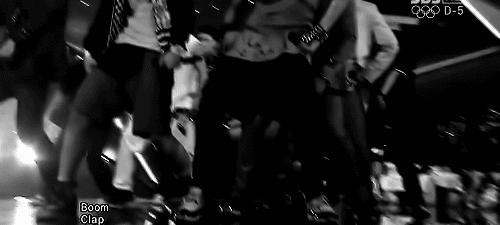 daehyunspenis:  super zoomed on those crotches  