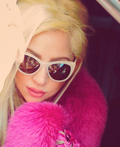 pokerfxce:  Lady Gaga leaving her hotel in New York. 