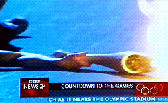 catefrankie:  ananita: DOCTOR WHO | 10th lighting the 2012 Olympic Flame  I’m