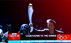 catefrankie:  ananita: DOCTOR WHO | 10th lighting the 2012 Olympic Flame  I’m