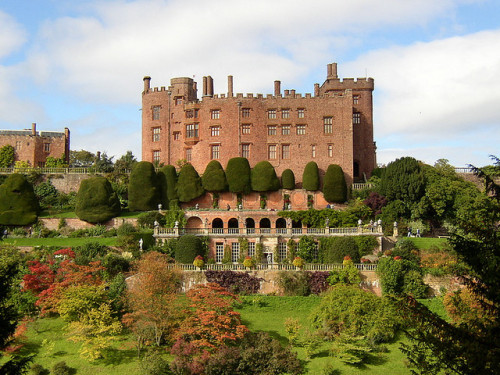 Powis Castle near the town of Welshpool, Wales (by sander_de_jong).