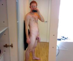 jueycreamdrop:  suckmynutz:  handsomedrifter:  MONSTER Hung ginger cutie in glasses. Woof!  Stumblr  TumbleOn) 