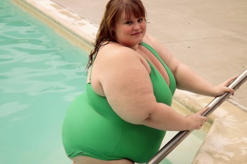 Bbw in a tight swimsuit, nothing better