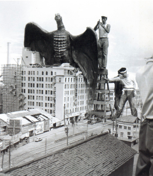 gasoline-station:  Giants among us, behind the scenes of classic Tokusatsu films Via Big Flying Robots more HERE 