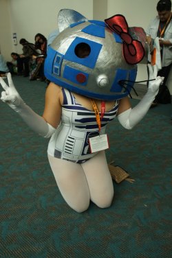 purple-lightsaber:  Hello Kitty R2-D2! via Fashionably Geek 