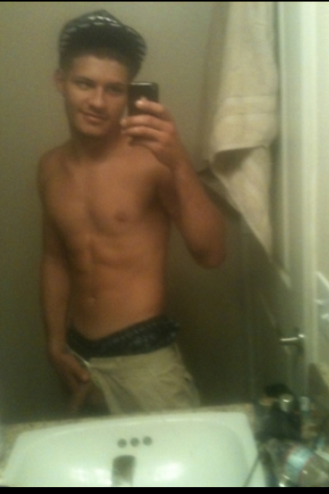 collegeguyhunger:  got this guy on SKOUT while i was driving across state. he was