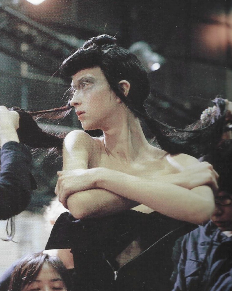 petrole:  yulia backstage at yohji yamamoto spring summer 2008 