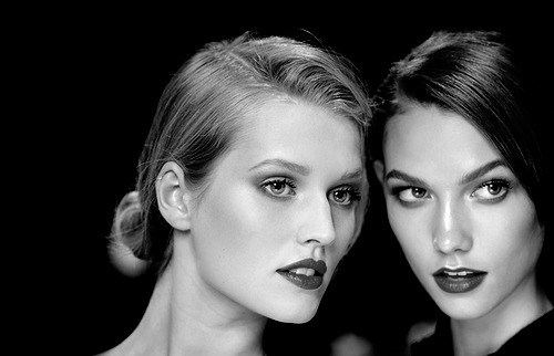 elleestparfaite:  Toni Garrn and Karlie Kloss 
