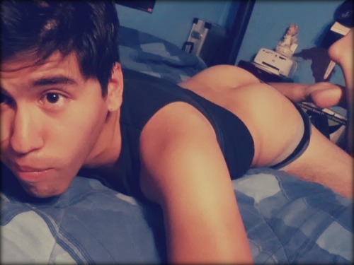 freakishlytallhomosexual:  More of a bottomless man then a topless man  