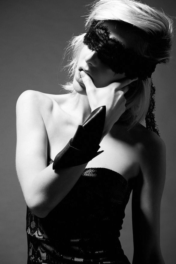 black-white-madness:  Madness:  Creative fashion photography by Timmothy Lee  