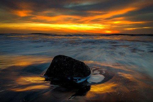 cumbfuck:  That Other Sunset - Ocean Beach near Fort Funston by tobyharriman on Flickr.
