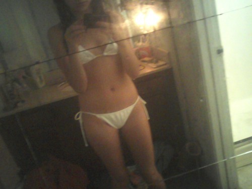 theittybittytittycommittee:  32A; Anon  Great little body.