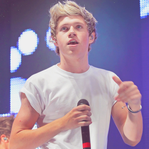 zarrehs:  24/25 fave pictures of cute horan 