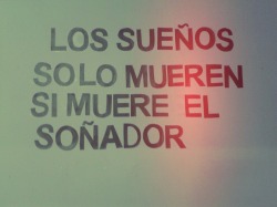 todo-tiene-su-fin:  hola emm.. chao.