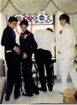 justpiercetheveilalready:  s-q-u-i-d-g-y-y:  kellinquinn-forthewin:  Kellin  Quinn’s prom picture  WHOOOOOAHAHAHA HEY  kELLIN OH MY GOOOOAAAHAHAHAHAHA