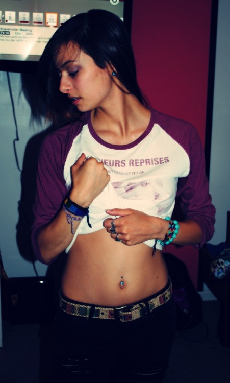fidelius-secrets:  cruciale:  “pose sexy” ….. ok…..  impressed ok