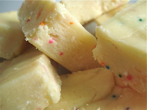 oooeygooeygoodness:Cake Batter FudgeIngredients1 cup yellow cake mix1 cup confectioners’ sugar&frac1