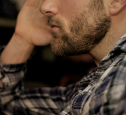 underthecarolinamoon:  mmmm, scruff. 