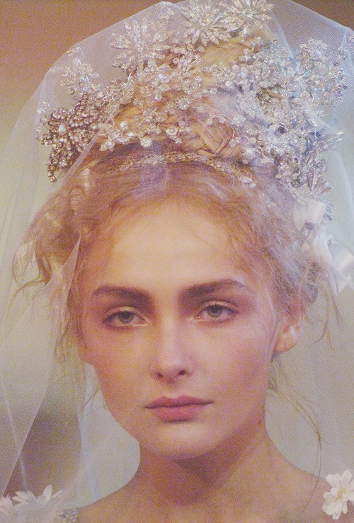 wink-smile-pout:  Snejana Onopka at Christian Lacroix Haute Couture Spring 2006 