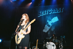 ffunnyffrends:  Best Coast at O2 Shepherd’s