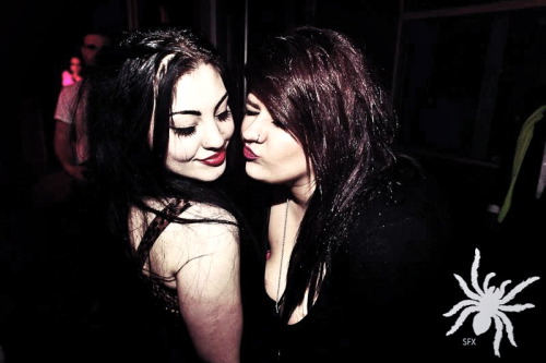 kissingyouviolently:  Yet another night out with miss keeks! 